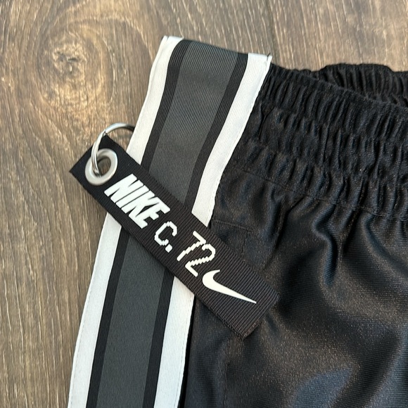 Nike Tearaway Pant Circa in Black/White Small - Picture 4 of 4